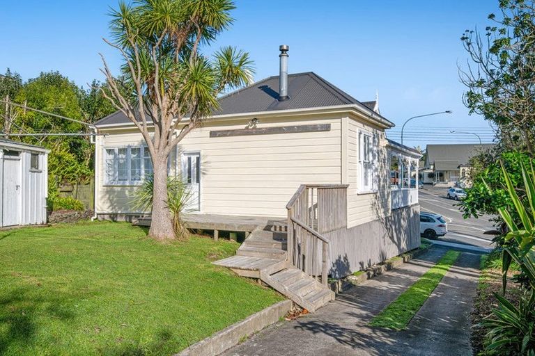 Photo of property in 22 Garfield Road, Helensville, 0800
