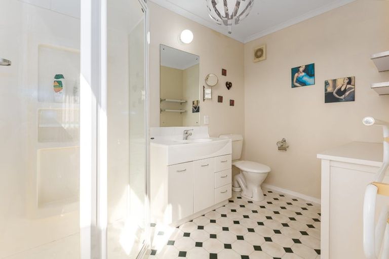 Photo of property in 295 Main Road, Tawa, Wellington, 5028