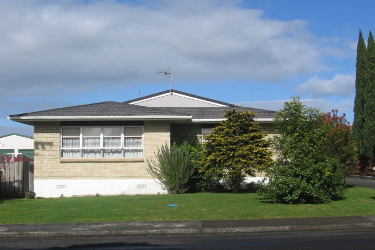 Photo of property in 18 Shortland Street, Regent, Whangarei, 0112