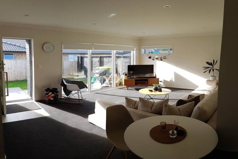 Photo of property in 44b Gilbransen Road, Kumeu, 0810