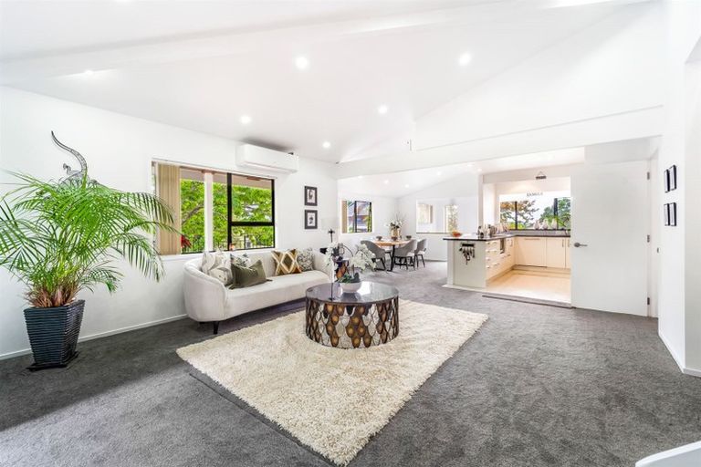 Photo of property in 10 Penguin Drive, Murrays Bay, Auckland, 0630