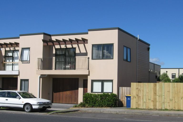 Photo of property in 4/17 Harbour View Road, Te Atatu Peninsula, Auckland, 0610