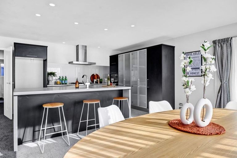 Photo of property in 17a Winstone Place, Highlands Park, New Plymouth, 4312