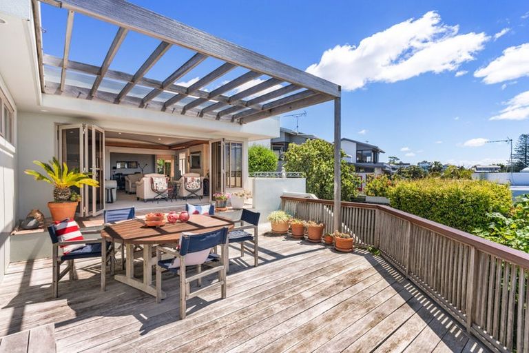 Photo of property in 9a Braemar Road, Castor Bay, Auckland, 0620