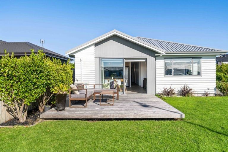 Photo of property in 11 Wheriko Avenue, Glenbrook, Waiuku, 2681