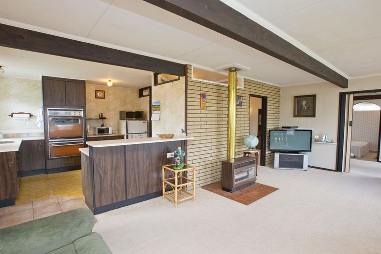 Photo of property in 6 Pukatea Place, Milson, Palmerston North, 4414