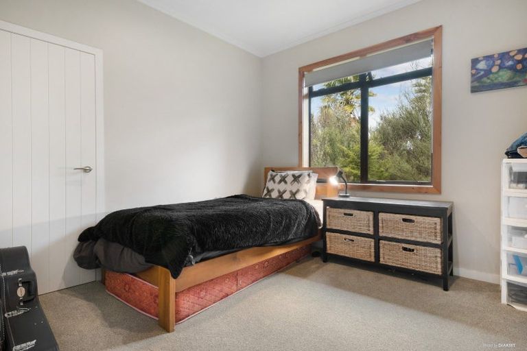 Photo of property in 65 Vaughans Road, Okura, Albany, 0792