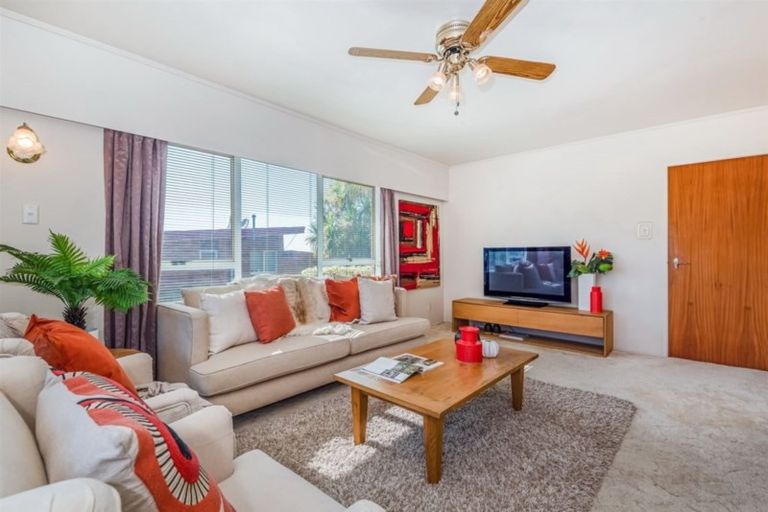 Photo of property in 1/104 Carlisle Road, Browns Bay, Auckland, 0632