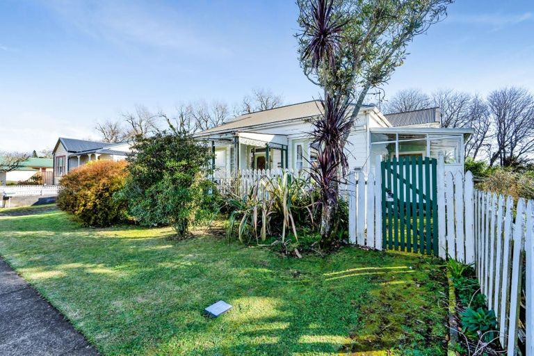 Photo of property in 10 Miro Street, Inglewood, 4330