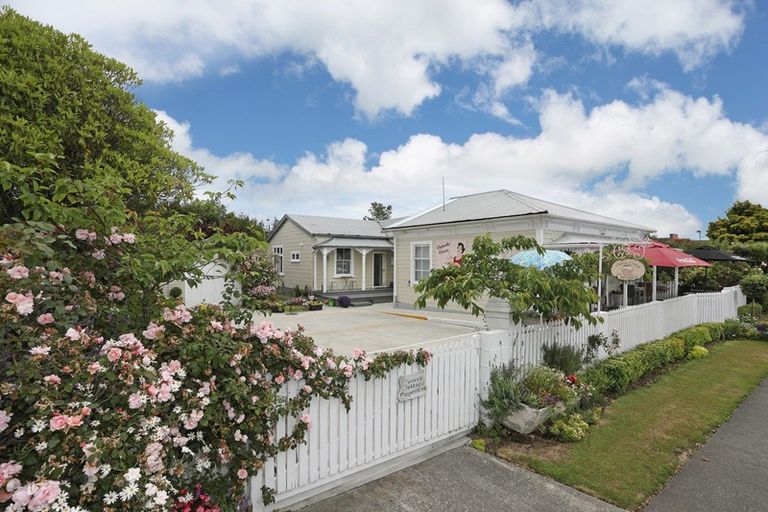 Photo of property in 89 Bridge Street, Bulls, 4818