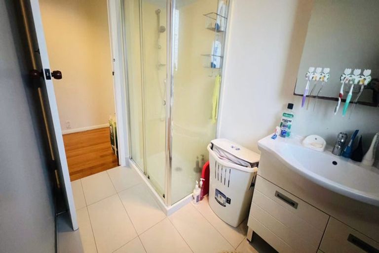 Photo of property in 1/172 Forrest Hill Road, Forrest Hill, Auckland, 0620