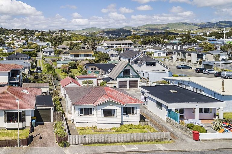 Photo of property in 12 Beach Road, Titahi Bay, Porirua, 5022