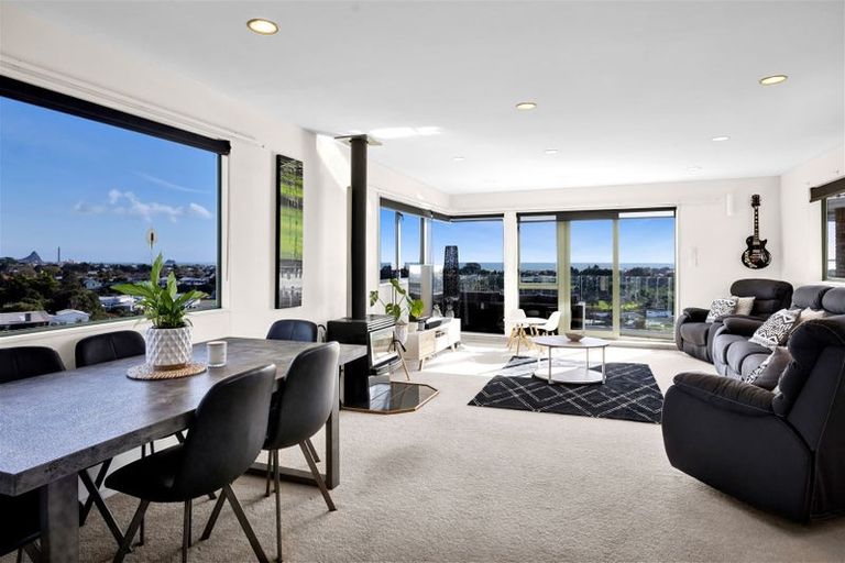 Photo of property in 3a Hillcrest Street, Glen Avon, New Plymouth, 4312