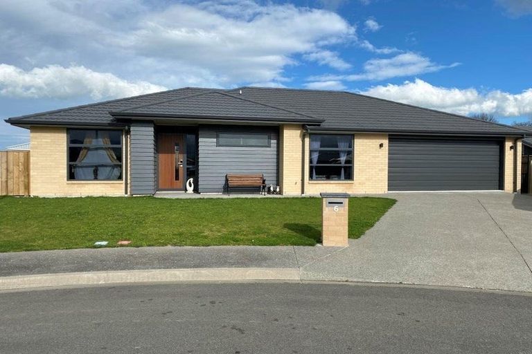 Photo of property in 6 Angus Place, Carterton, 5713