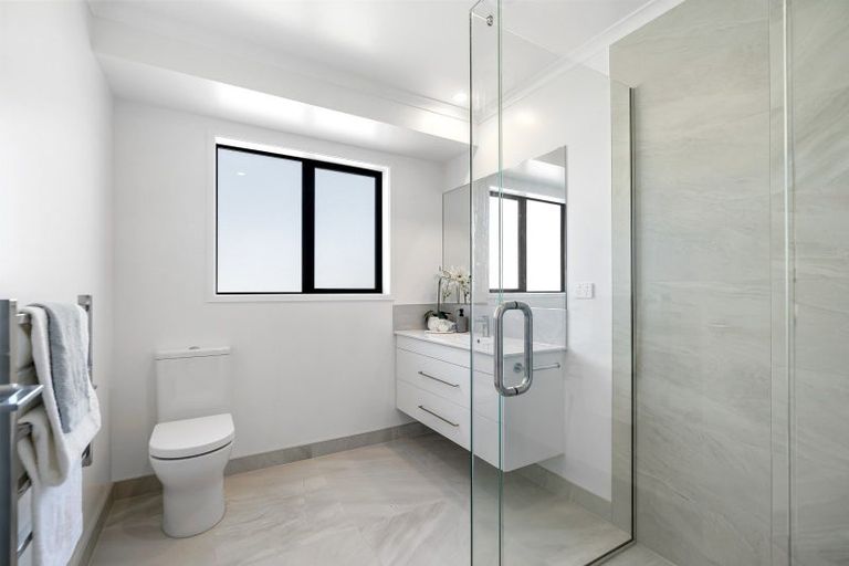 Photo of property in 77 Kaurinui Crescent, One Tree Point, 0118