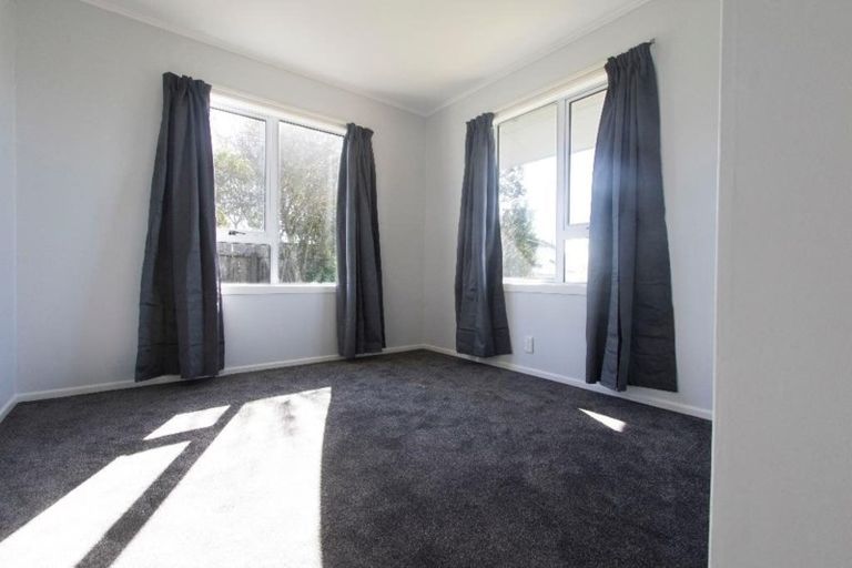 Photo of property in 16 Loasby Crescent, Newlands, Wellington, 6037