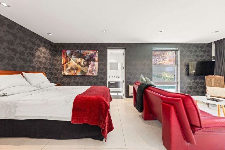 Photo of property in 19 Kilmore Street, Christchurch Central, Christchurch, 8013