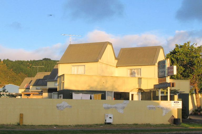 Photo of property in 52-54 Amohia Street, Paraparaumu, 5032