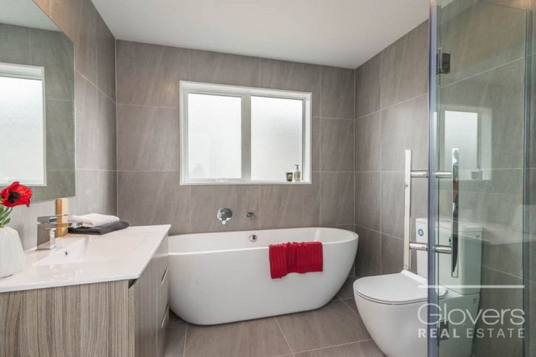 Photo of property in 17 Kearns Drive, Hobsonville, Auckland, 0616