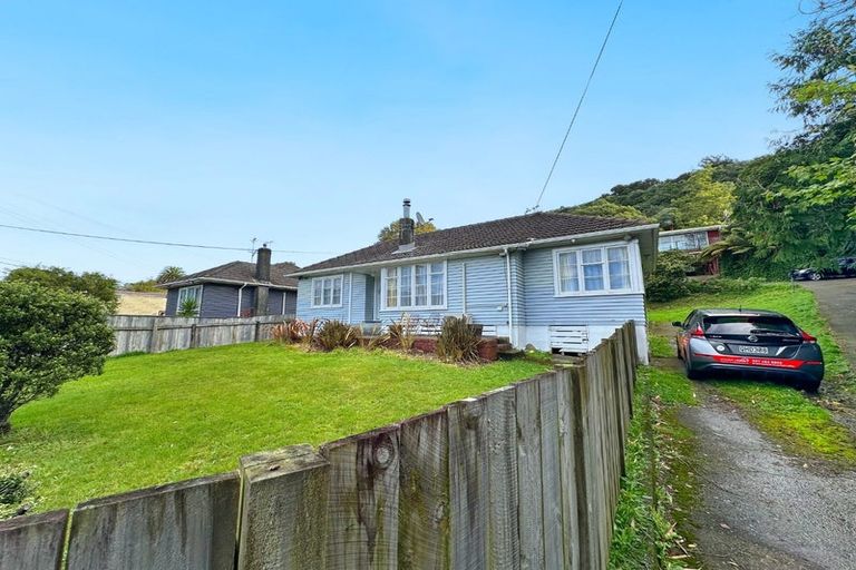 Photo of property in 8a Bledisloe Crescent, Wainuiomata, Lower Hutt, 5014