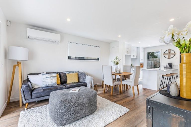 Photo of property in 4/35 Garadice Road, Rothesay Bay, Auckland, 0630