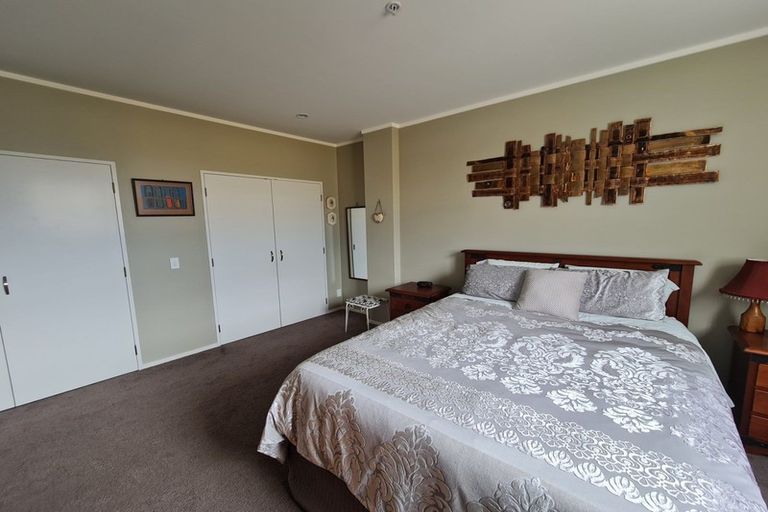 Photo of property in Maddison Apartments, 2/6e Queen Street, Palmerston North, 4410