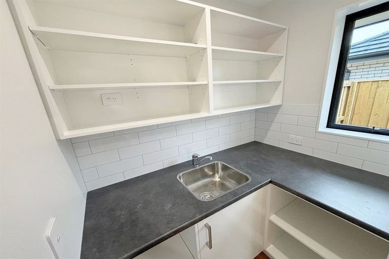 Photo of property in 37 Applegrove Crescent, Belfast, Christchurch, 8051