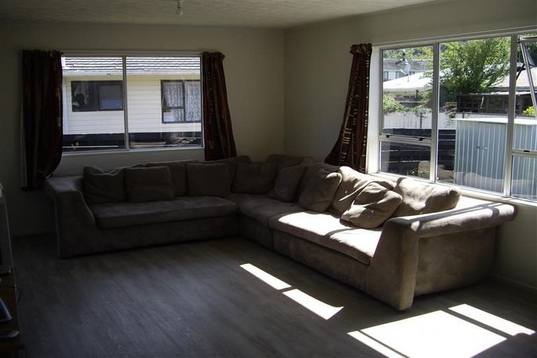 Photo of property in 16 Beryl Grove, Birchville, Upper Hutt, 5018