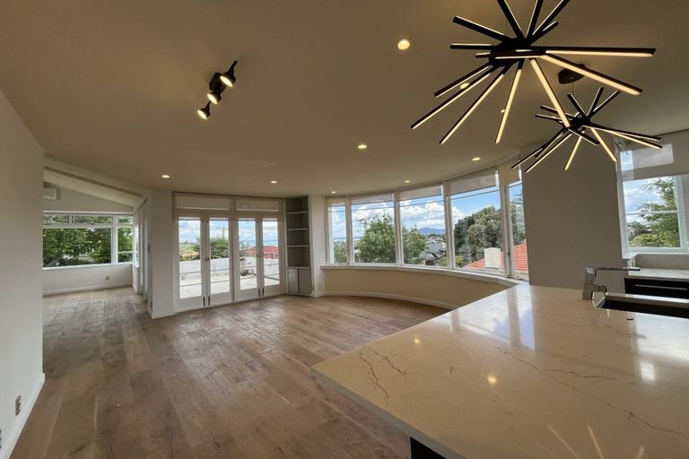 Photo of property in 27 Palmer Crescent, Mission Bay, Auckland, 1071