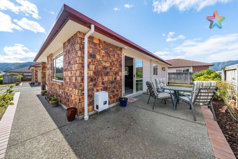 Photo of property in 37 Woodland Mews, Wainuiomata, Lower Hutt, 5014