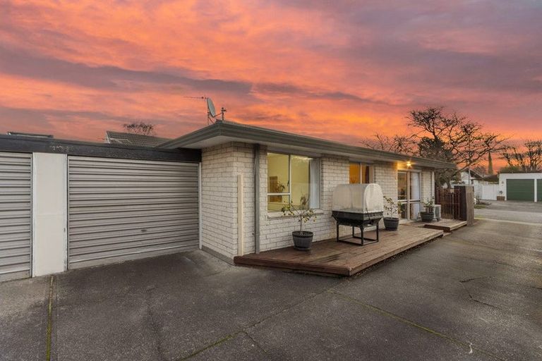Photo of property in 1/20 Glenharrow Avenue, Avonhead, Christchurch, 8042