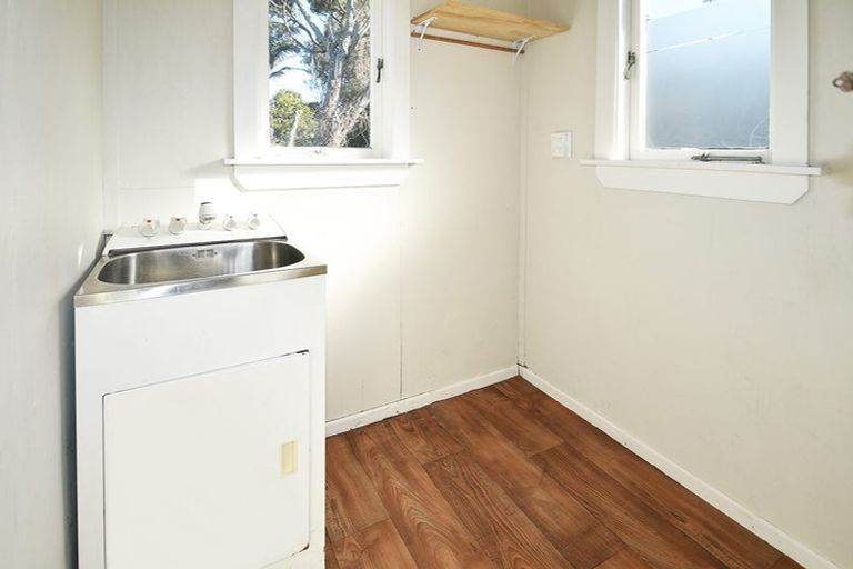 Photo of property in 52 Beaubank Road, Kelston, Auckland, 0602