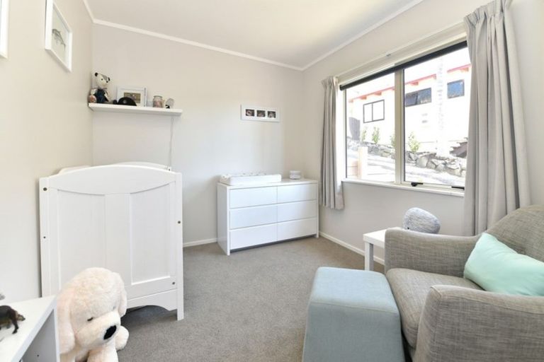 Photo of property in 37 Elliston Crescent, Stanmore Bay, Whangaparaoa, 0932