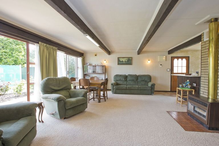 Photo of property in 6 Pukatea Place, Milson, Palmerston North, 4414