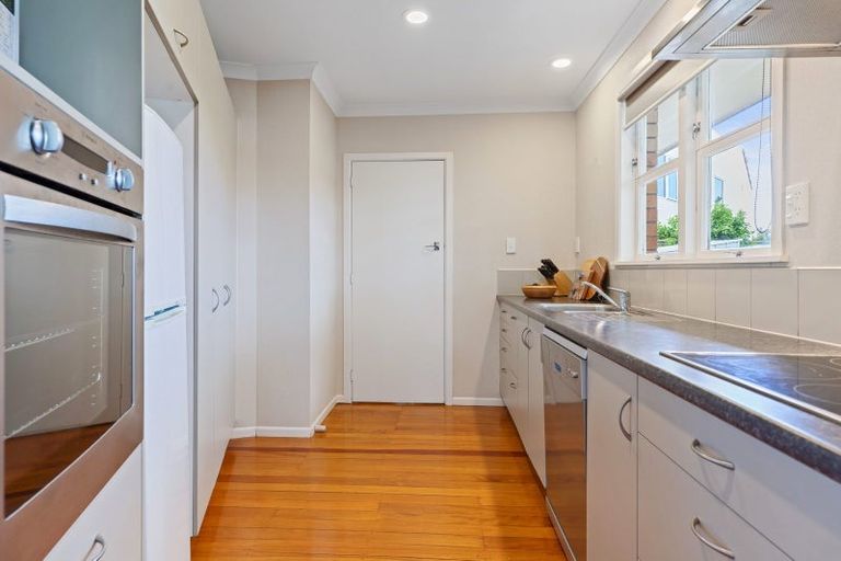 Photo of property in 529d Devonport Road, Tauranga South, Tauranga, 3112