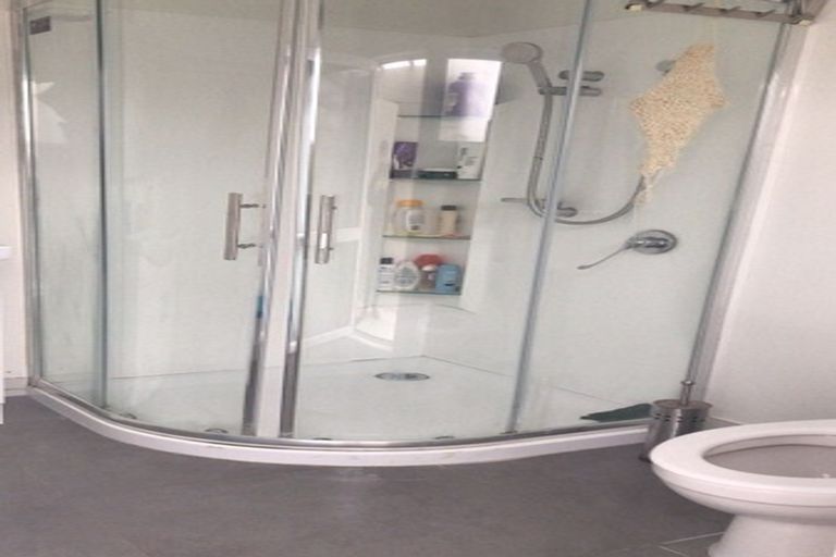 Photo of property in 12 Bruce Road, Glenfield, Auckland, 0629