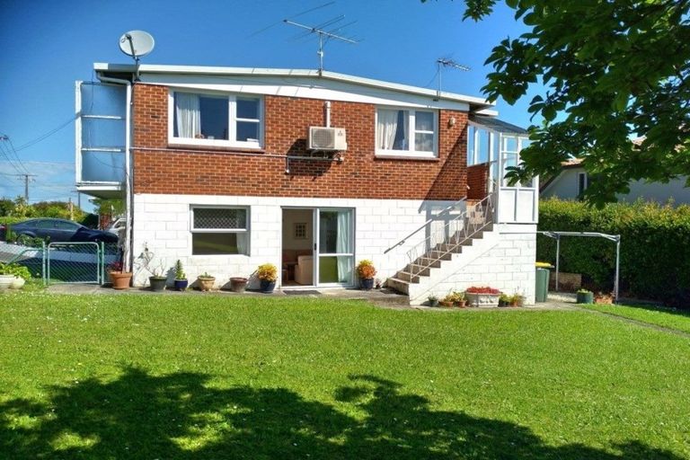 Photo of property in 4/2 Scarboro Terrace, Murrays Bay, Auckland, 0630