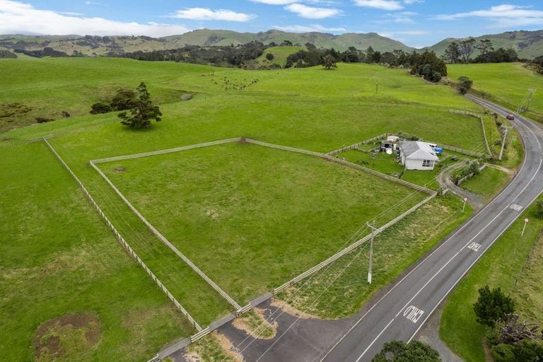 Photo of property in 2590 Awhitu Road, Awhitu, 2684