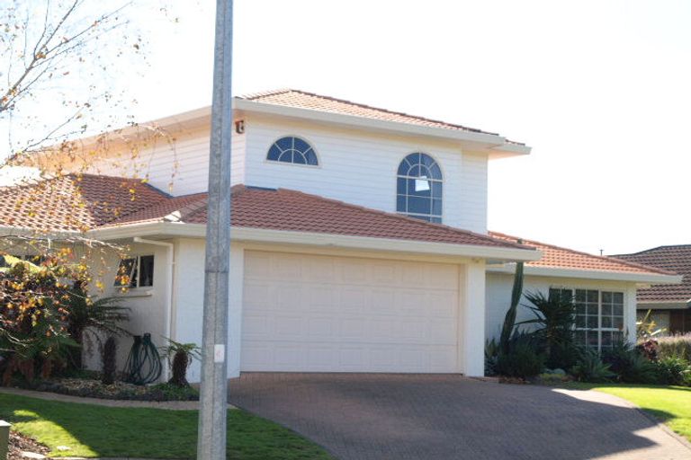 Photo of property in 17 Camerton Close, Northpark, Auckland, 2013