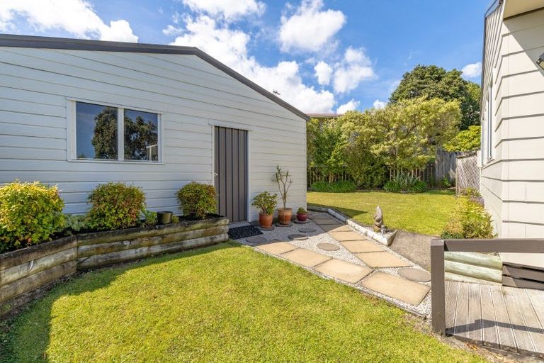 Photo of property in 6 Milne Place, Merrilands, New Plymouth, 4312
