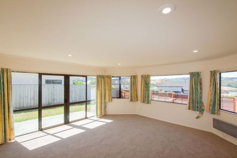 Photo of property in 27 Derry Hill, Churton Park, Wellington, 6037