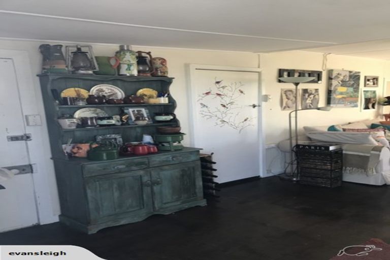 Photo of property in 24 Days Road, Lyttelton, 8082