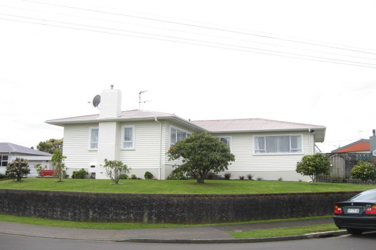 Photo of property in 6 Blenheim Place, Vogeltown, New Plymouth, 4310