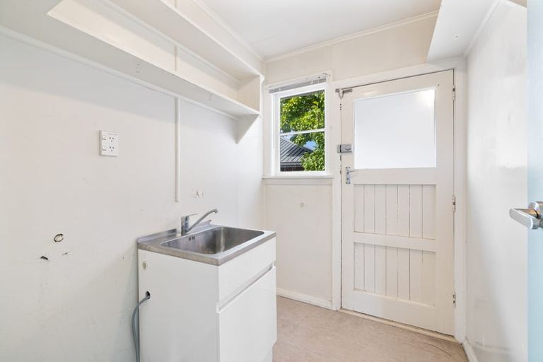 Photo of property in 9 Virgil Place, Northcote, Christchurch, 8052