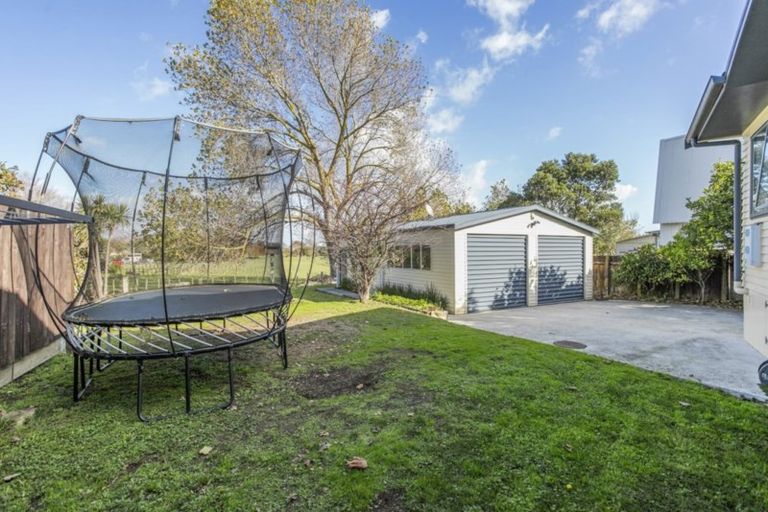 Photo of property in 8 Kiekie Road, Mangere Bridge, Auckland, 2022