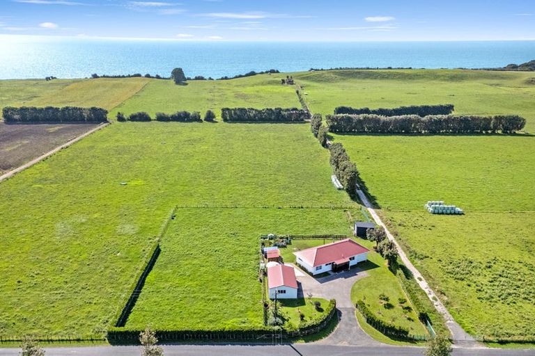 Photo of property in 957 Pukearuhe Road, Waiiti, Urenui, 4377