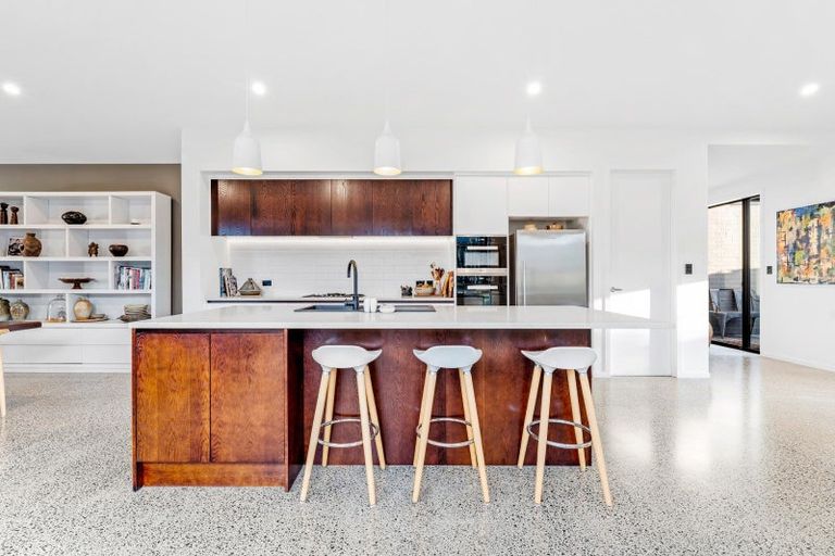 Photo of property in 6 Sandpiper Avenue, Point Wells, 0986