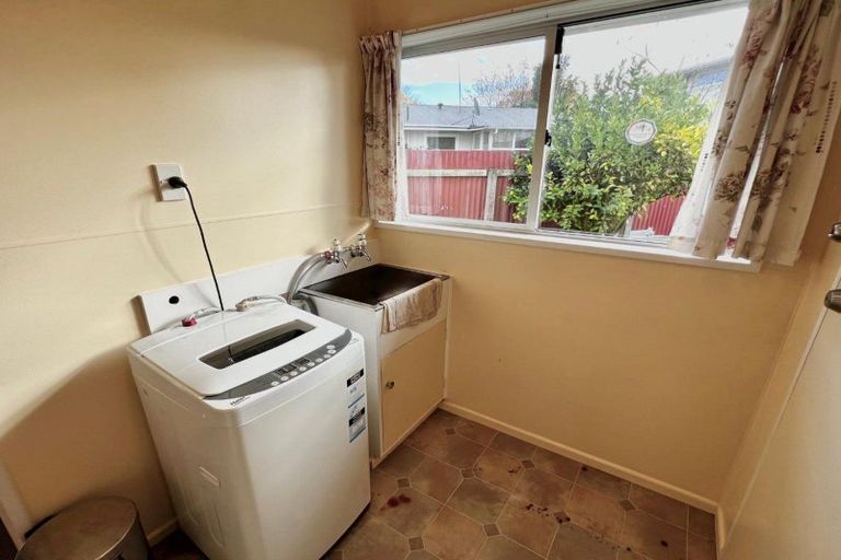 Photo of property in 15 Tabak Crescent, Takaro, Palmerston North, 4412