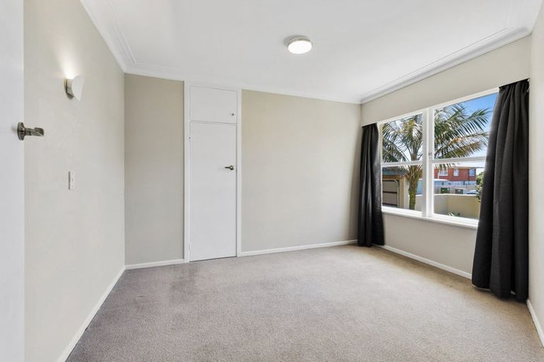 Photo of property in 11 Luke Place, Eastern Beach, Auckland, 2012