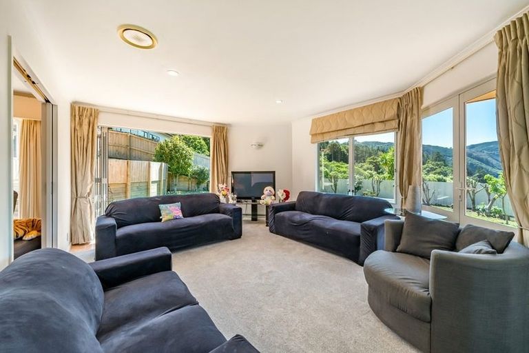 Photo of property in 14 Sylvan Way, Silverstream, Upper Hutt, 5019
